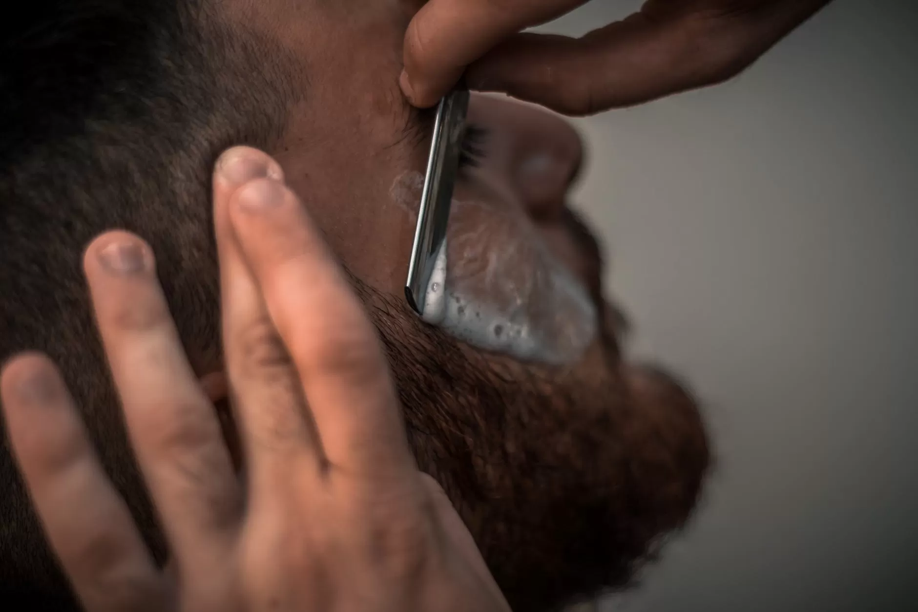Barber doing a sharp line-up in Hastings (walk-in barber near me)